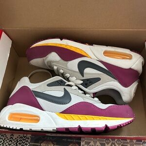 Nike Women’s Air Max Bliss SE